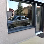 アパート Grbavica Cozy - Free Parking *