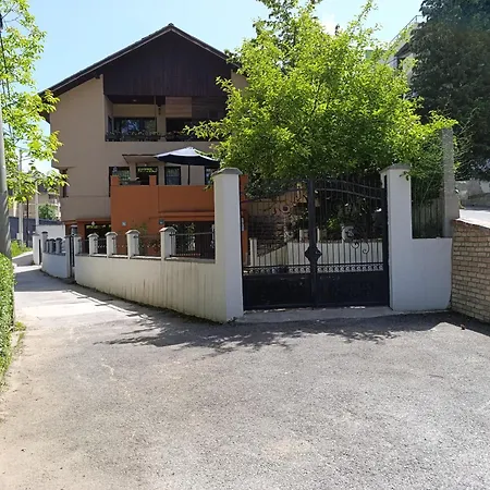 Apartment Grbavica Cozy - Free Parking *